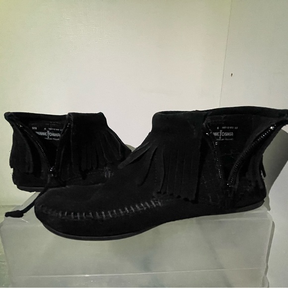 Minnetonka Black Suede Fringe with Concho Booties with Zipper - Picture 10 of 16